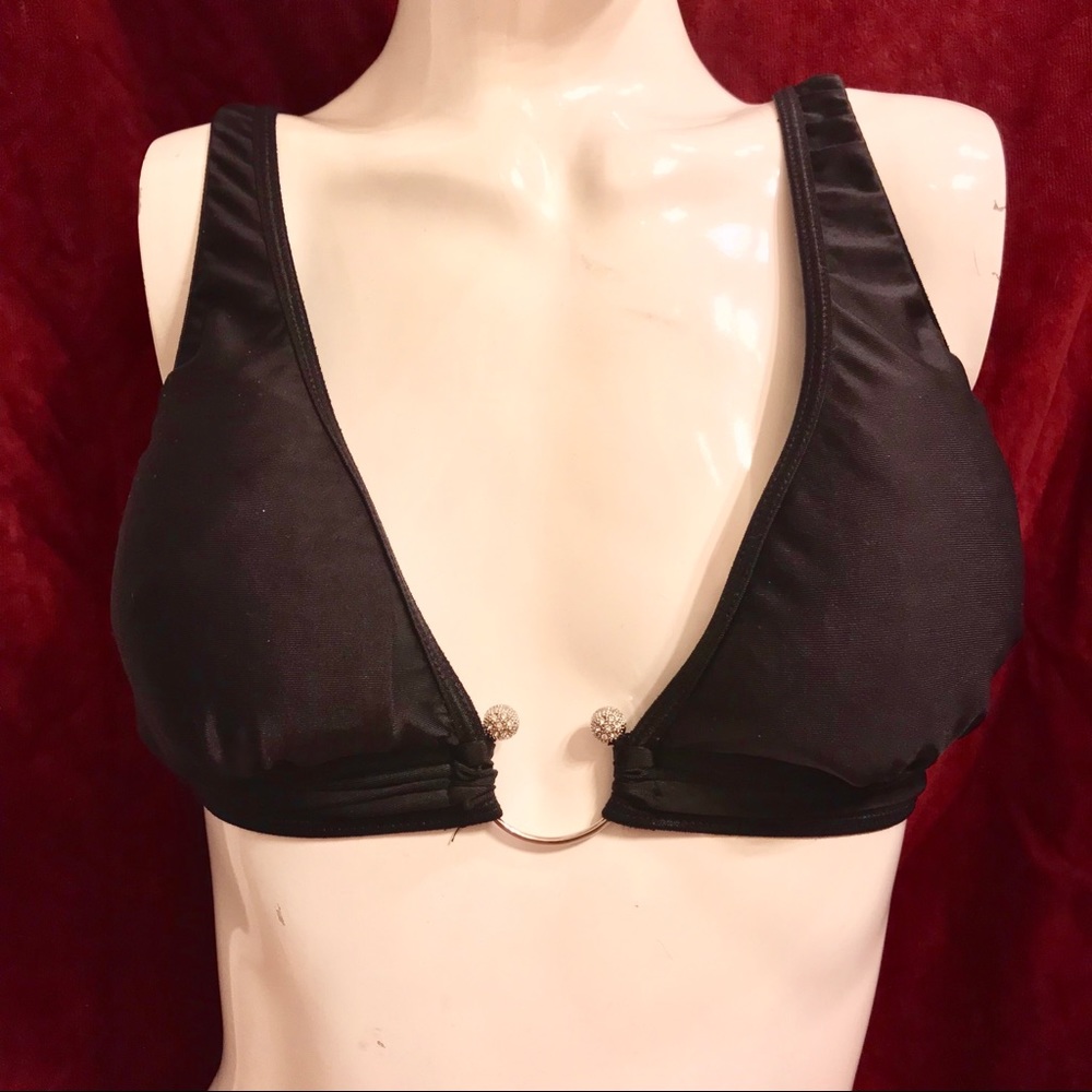 Women’s black traingle top.